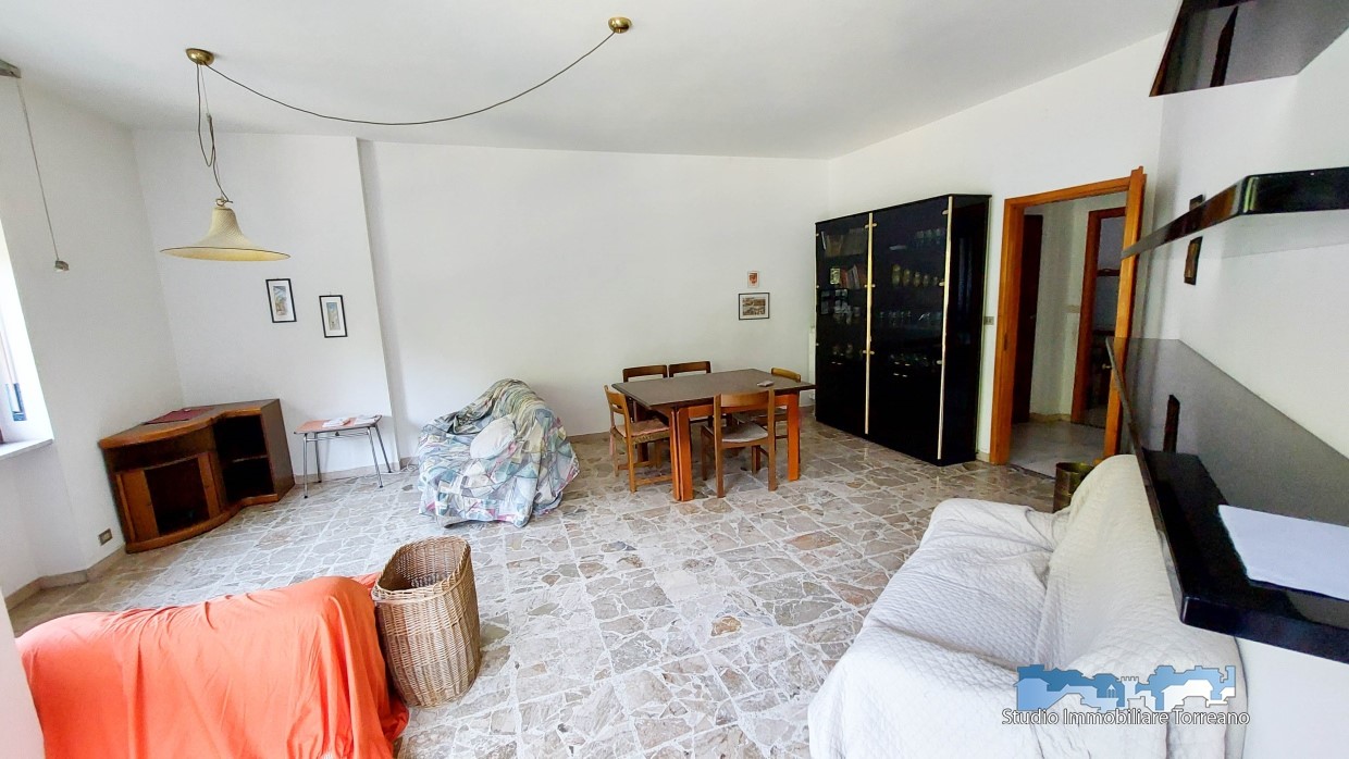 Vendita 5 Locali Appartamento Banchette 297428